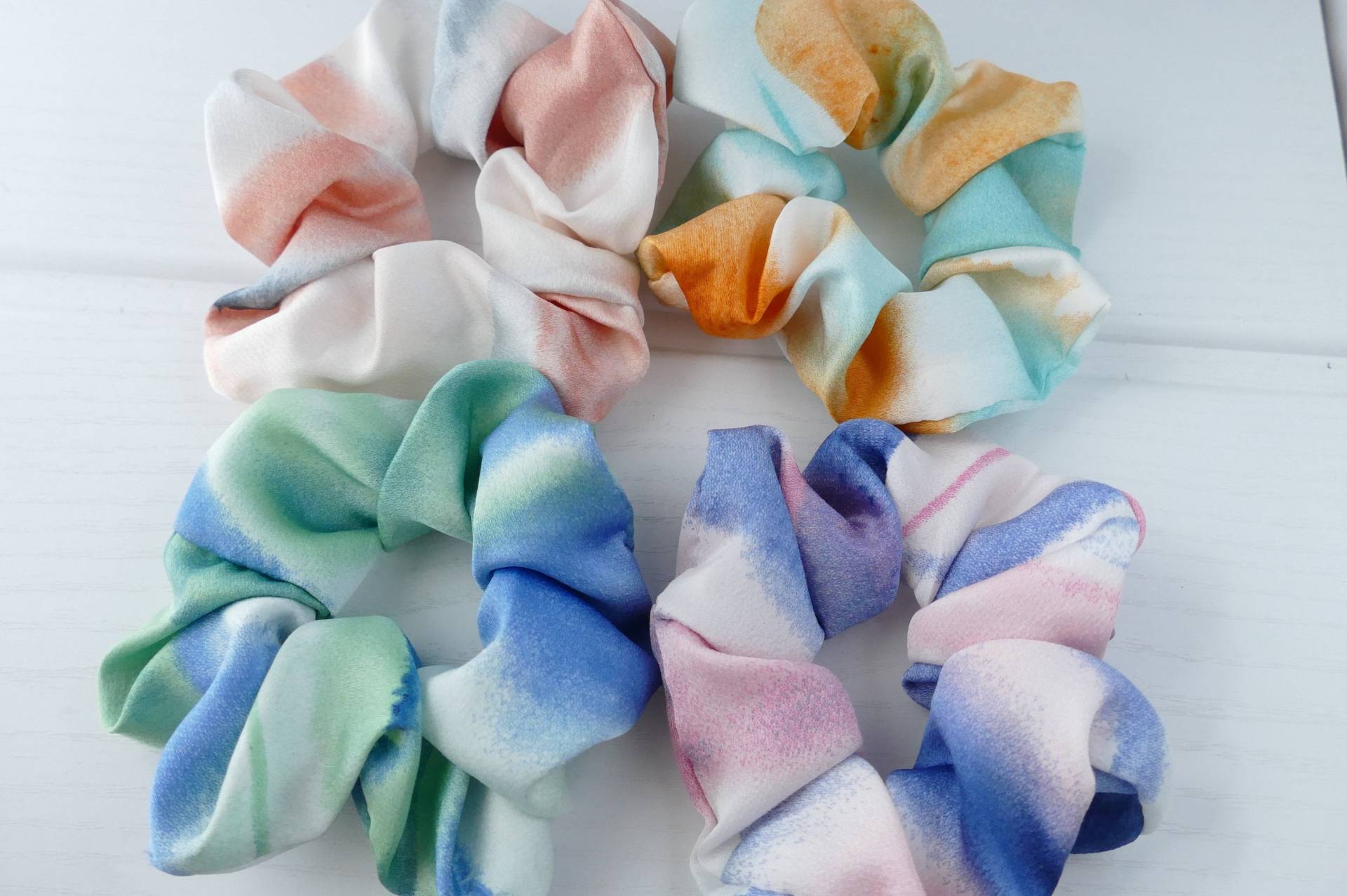 1 Scrunchie | Haargummi - 4 Farben Zur Auswahl von WoschisRegenbogen