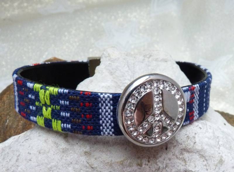 Easy Button Armband Mit "Peace" von WoschisRegenbogen