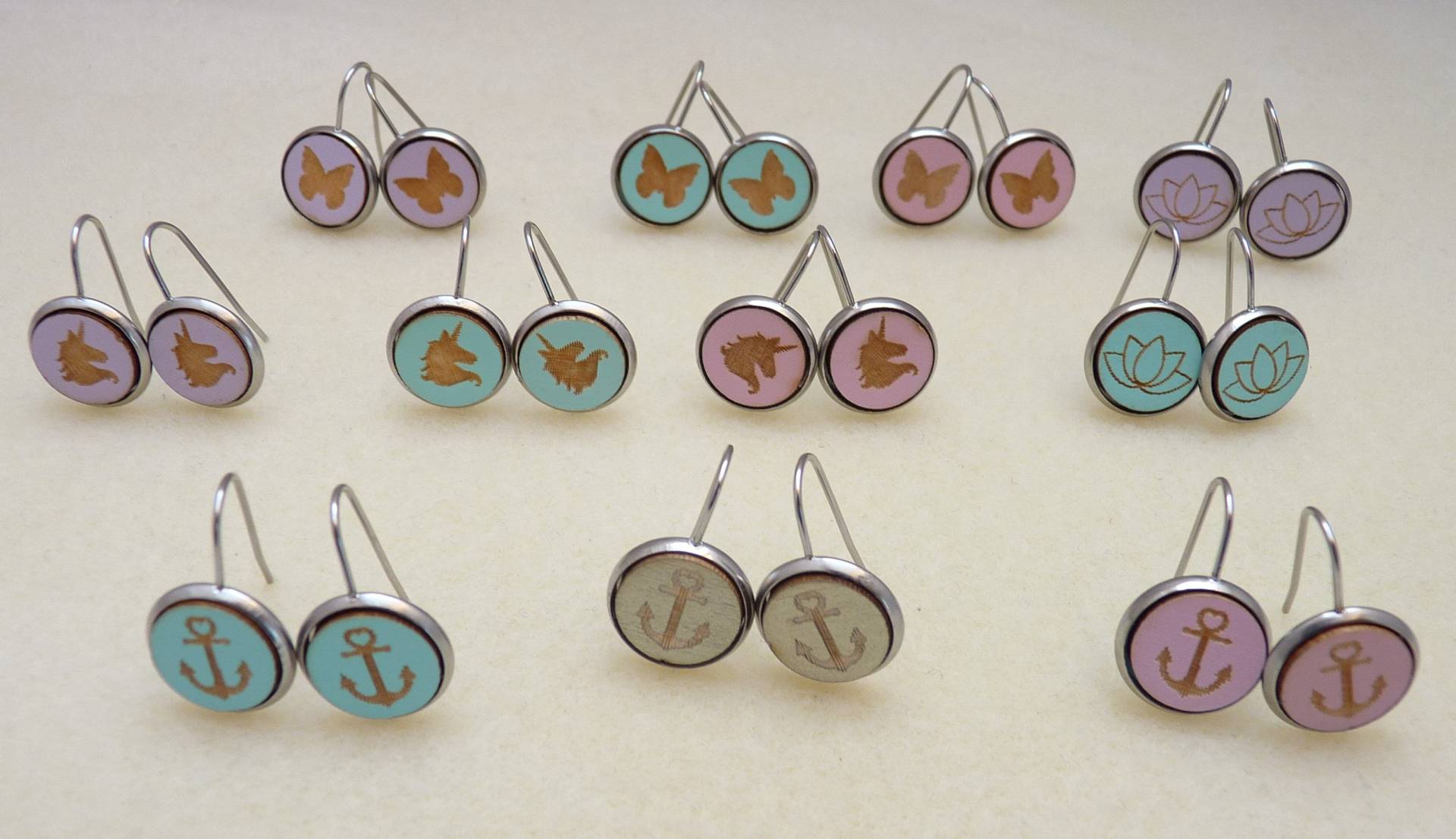 Edelstahl-Ohrhänger "Schmetterling", "Einhorn", "Lotosblüte" Oder "Anker" von WoschisRegenbogen