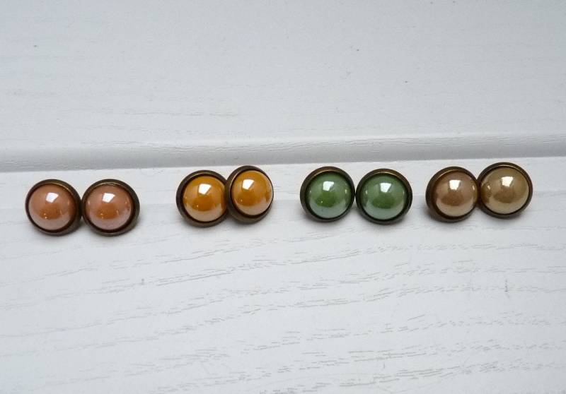 Mini-Ohrstecker Mit Perlmuttglanz Verschiedene Farben von WoschisRegenbogen