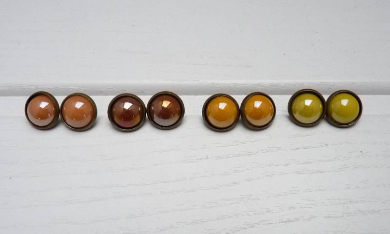 Ohrstecker Mit Perlmuttglanz Verschiedene Farben von WoschisRegenbogen