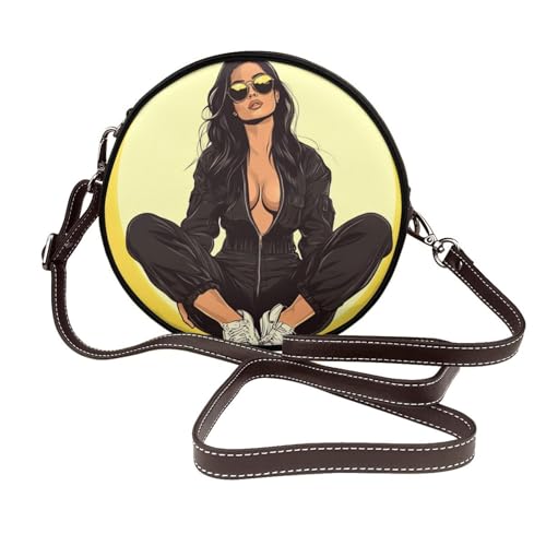 Cartoon-Frau in schwarzem Piloten-Overall für Damen, runde Umhängetasche, Leder-Tragetasche, Geldbörse von Woshuwo