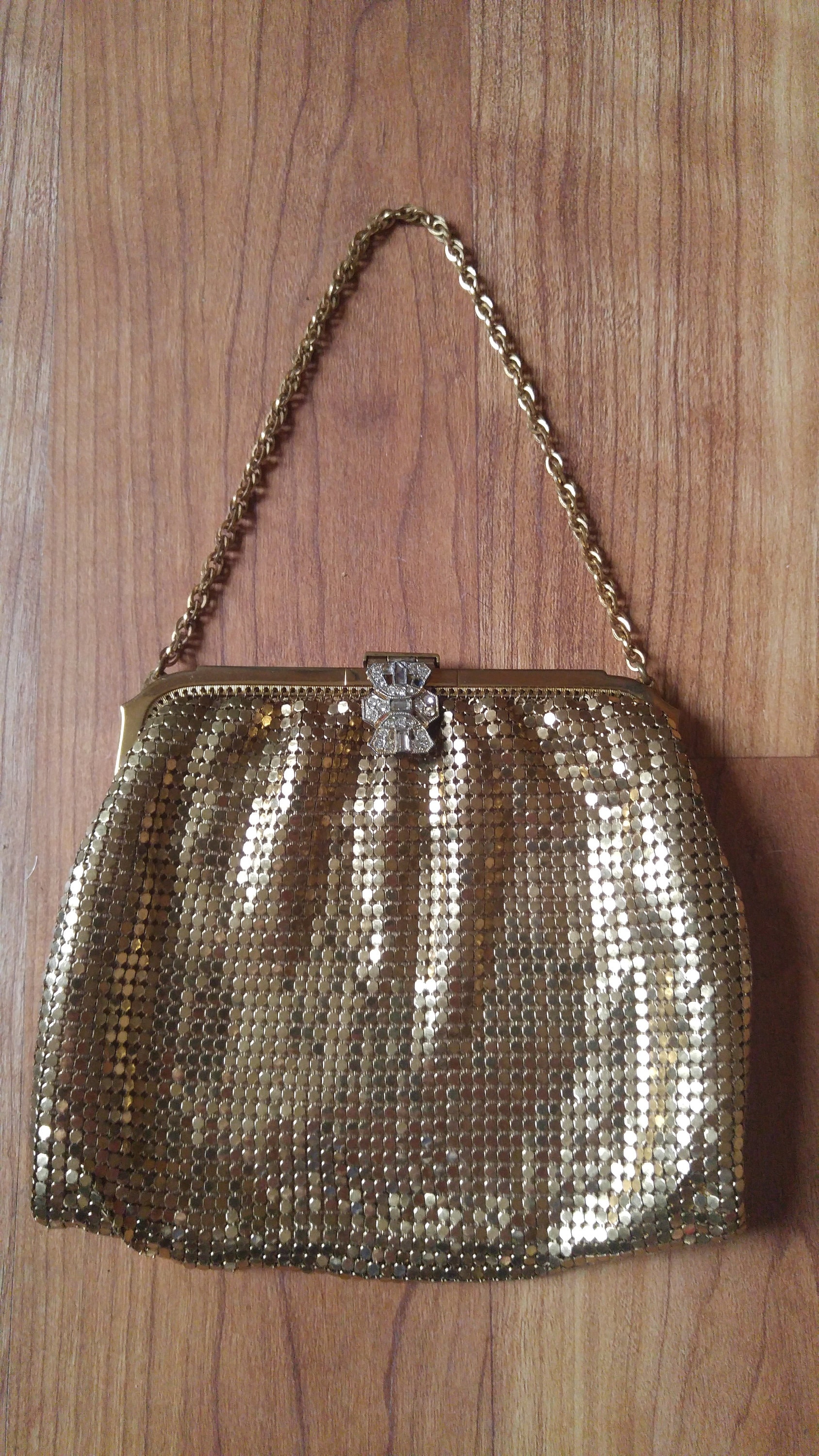 60's Mid Century Gold Portemonnaie Mit Strass-Verschluss Und Innenspiegel von Wotsnewpussycat
