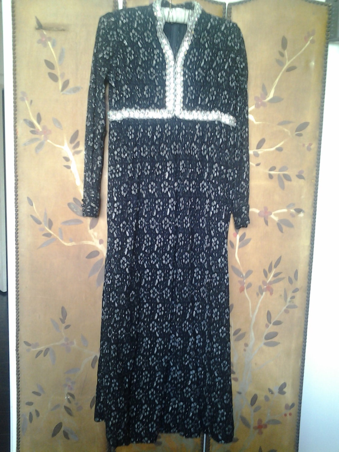 70Er Schwarze Spitze Und Bestickte Pailletten Abendkleid von Wotsnewpussycat