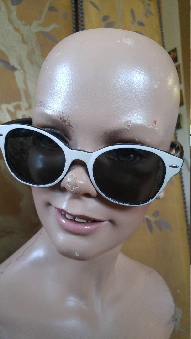 80Er Jahre Schwarz Und Elfenbein Ray-Ban Sonnenbrille von Wotsnewpussycat