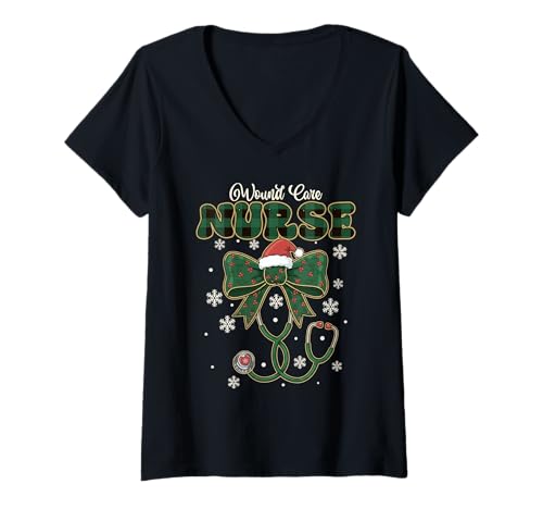 Damen Kokette Bogen Stethoskop Weihnachten Wundpflege Krankenschwester Santa T-Shirt mit V-Ausschnitt Damen Kokette Bogen Stethoskop Weihnachten Wundpflege Krankenschwester Santa T-Shirt mit V-Ausschnitt von Wound Care Nurse Santa Christmas