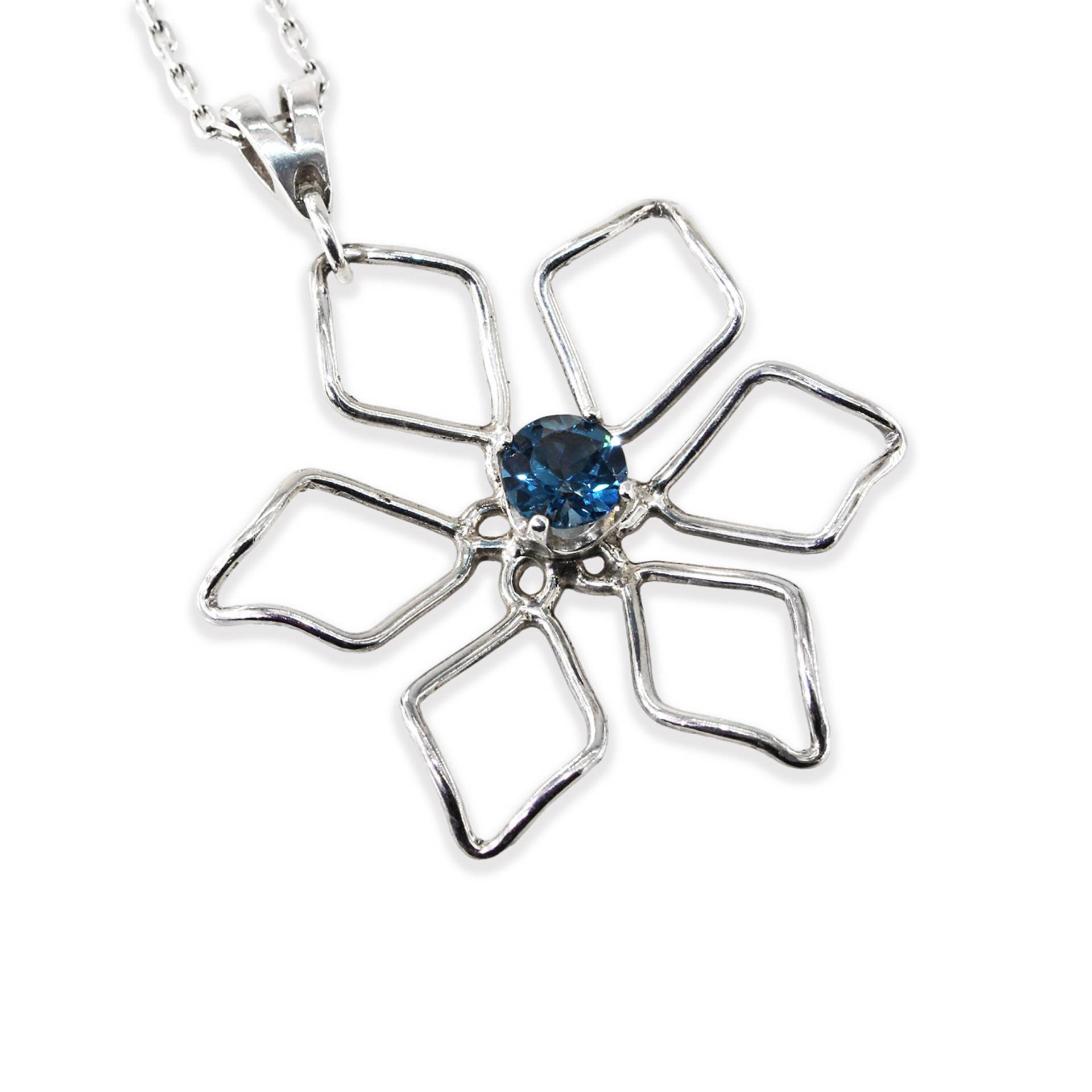 Silber Blumen Anhänger, Topas Blauer Halskette, Etwas Blaues, Handgemachte Geburtstagsgeschenk Für Sie von WovenArtJewellery