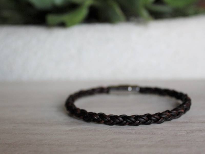 Die Basics - Antik Braunes Lederarmband Geflochtenes Echtleder. Magnetverschluss. Handmade Schmuck von WovenStoneCo