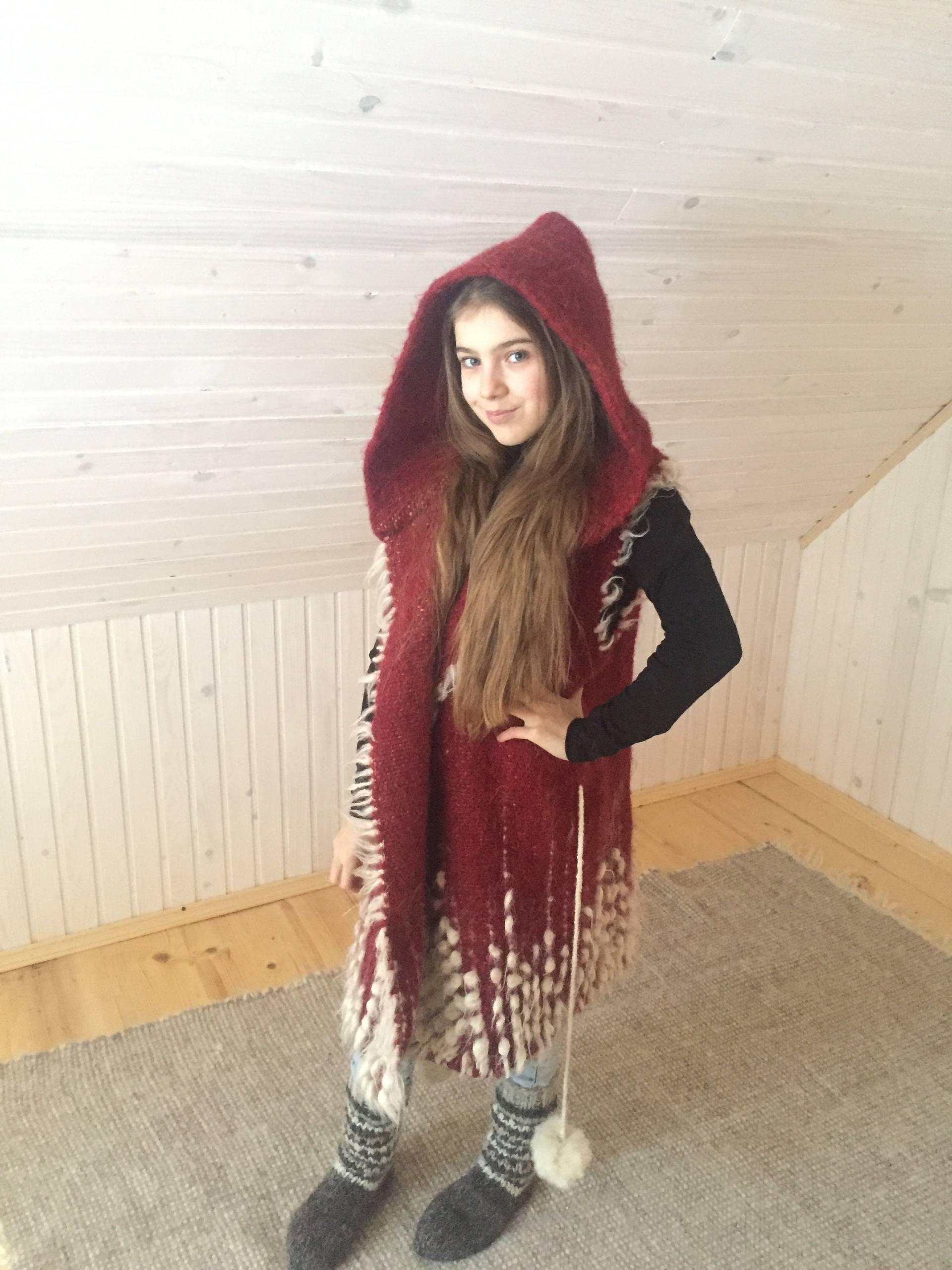 Handgemachte Wolle Kapuzen Weste Burgund Bio Schafwolle Strickjacke von WovenWoolArt