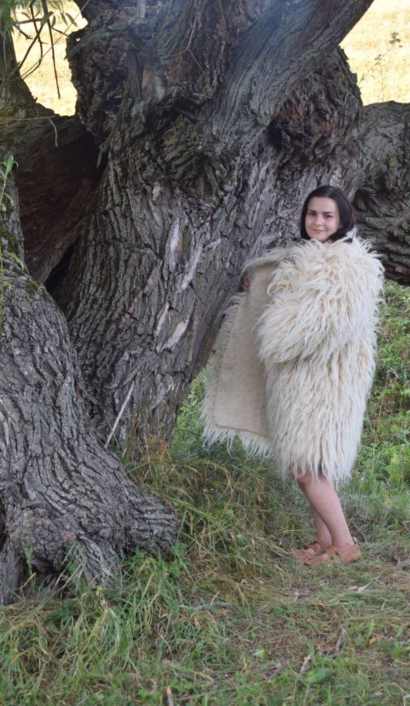 Winter-Naturmantel-Wollmantel-Weiße Prinzessin-Neujahrskleidung-Umweltfreundlicher Mantel-Warmer Gewebter Mantel von WovenWoolArt