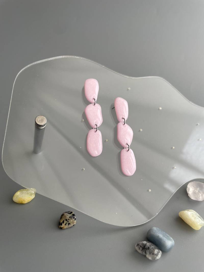 Aesthetics Earrings Of Polymer Clay Pink Quartz Effect Glossy Elegant Dainty Hanging Wedding Sparkly For Anniversary von WowLookAtYou