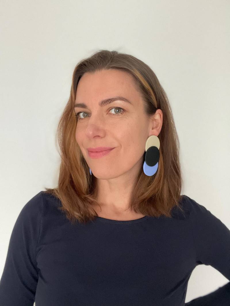 Big Earrings Statement Periwinkle Polymer Clay Beige Black Rounds Fimo Schmuck Eye-Catching Oversized Modern Bright Quirky von WowLookAtYou