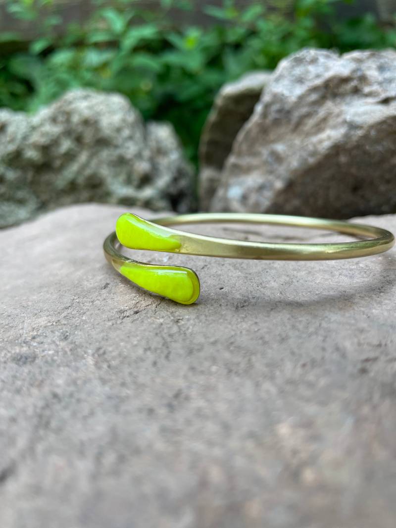 Bracelet Neon Raw Brass Cuff Bracelet & Golden Minimalist For Everyday Jewerly Gift Men Bright von WowLookAtYou