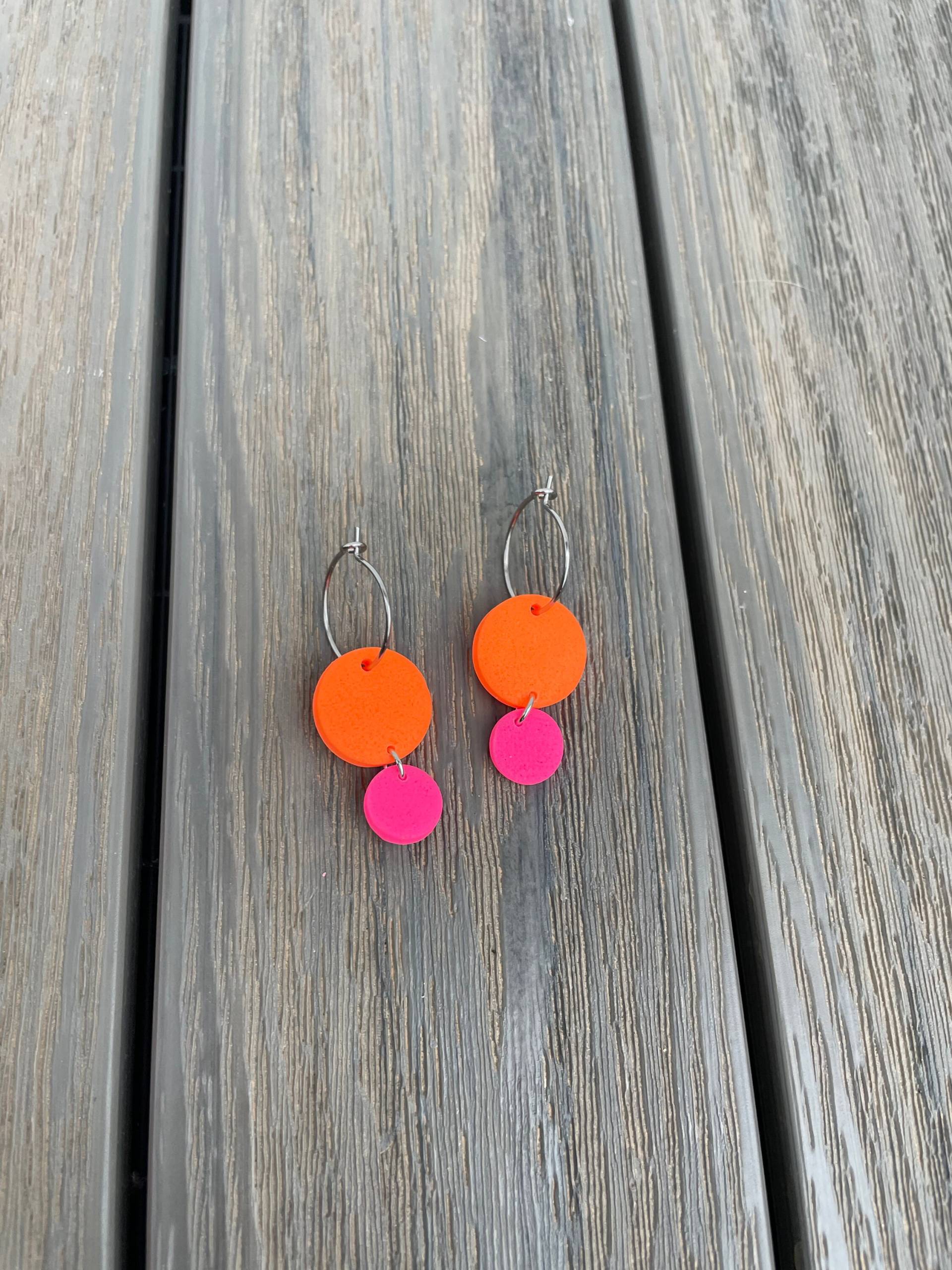 Bright Earrings Neon Orange Hot Pink Polymer Clay Stainless Steel Hoops Lightweight Eye-Catching & Minimalist Bright Earrings Neon Orange Hot Pink Polymer Clay Stainless Steel Hoops Lightweight Eye-Catching & Minimalist von WowLookAtYou