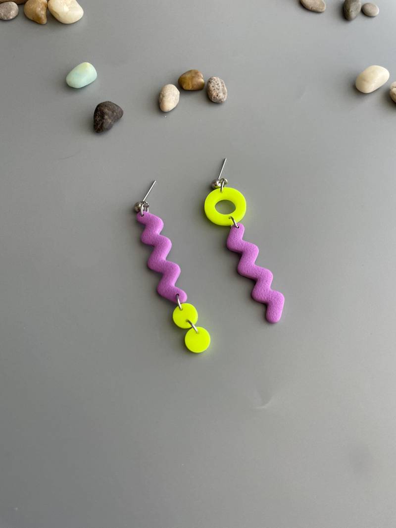 Colorful Earring Hanging Lavender & Neon Long Earrings Zig Zag Jewelry Gift Vibrant Lightweight Polymer Clay Dangle Colorful Earring Hanging Lavender & Neon Long Earrings Zig Zag Jewelry Gift Vibrant Lightweight Polymer Clay Dangle von WowLookAtYou