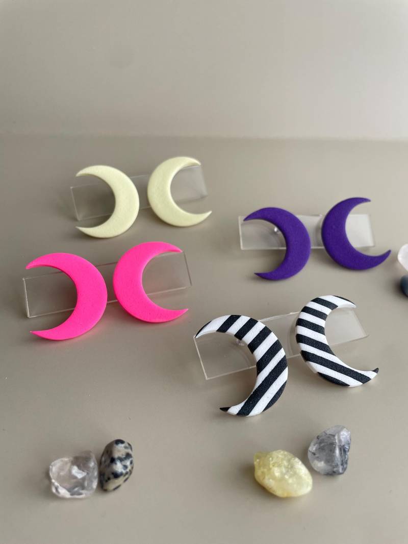 Crescent Moon Stud Earrings Statement Of Polymer Clay Сolor Your Choice Vibrant Design Studs von WowLookAtYou