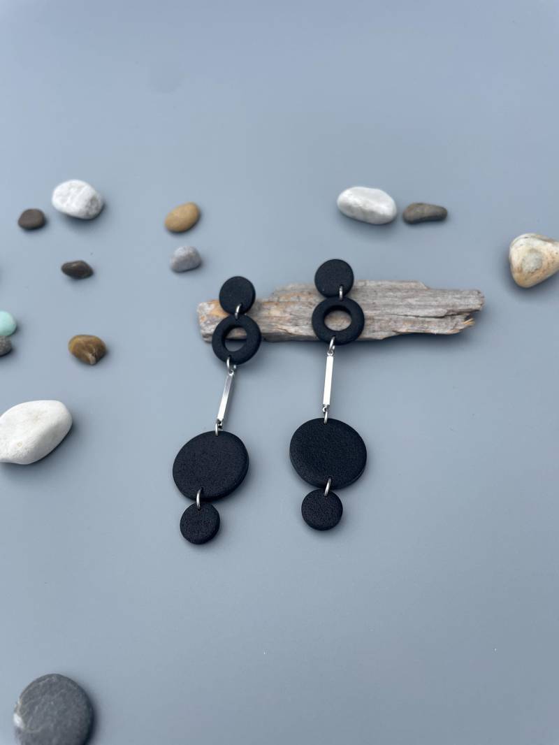 Dangle Earrings Black Polymer Clay Sliver Statement Fimo Schmuck Eye-Catching Hanging Long von WowLookAtYou