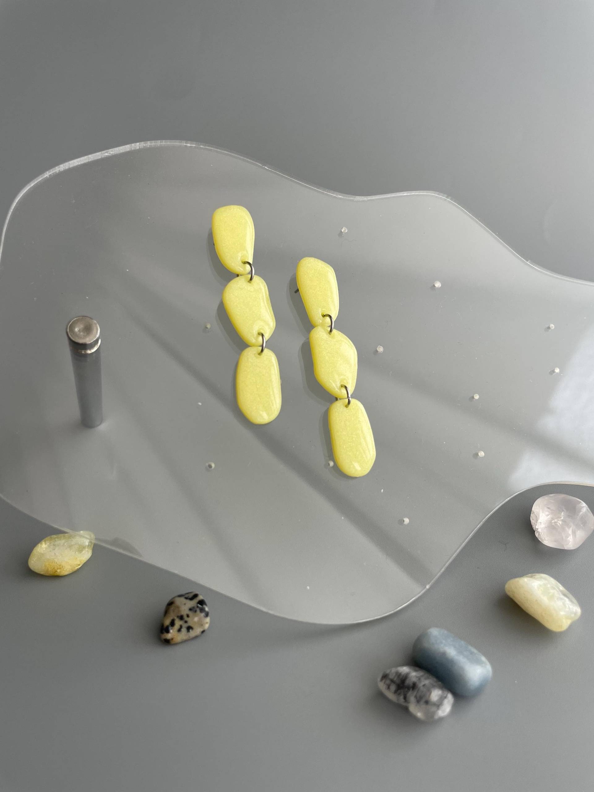 Elegant Earrings Of Polymer Clay Yellow Citrine Effect Glossy Aesthetic Dainty Hanging Wedding Sparkly For Anniversary von WowLookAtYou