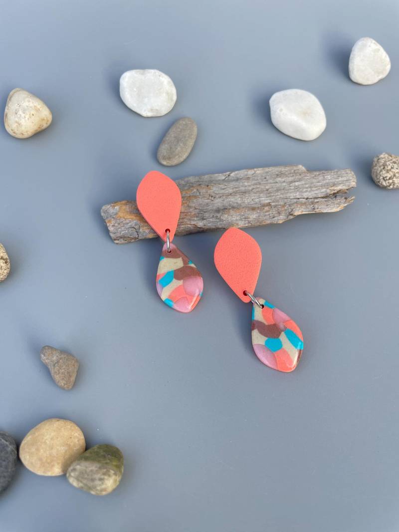Elegant Earrings Pink Turquoise Abstract Polymer Clay Petal Teardrop Studs Fimo Schmuck Non-Bending Nails Lightweight Dangle Modern von WowLookAtYou
