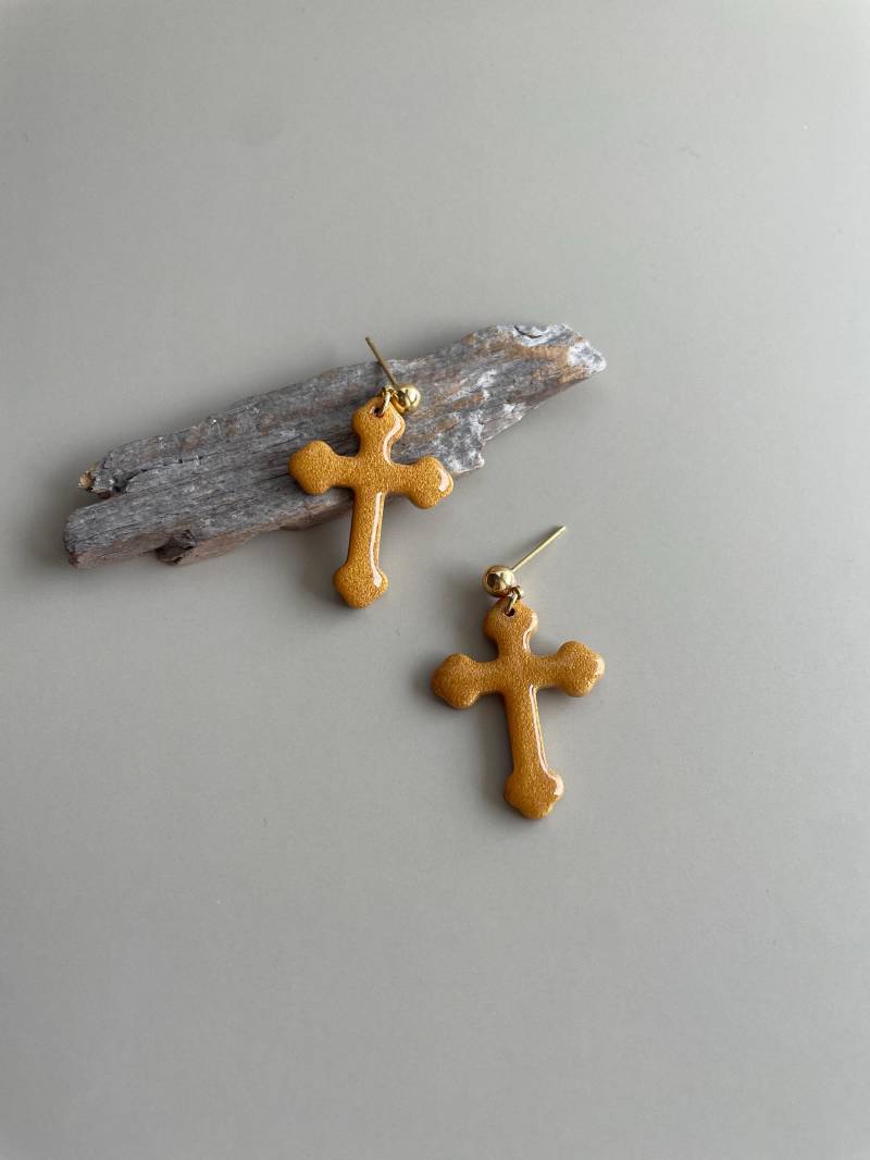 Hanging Cross Earring Of Golden Polymer Clay Glossy Earrings Sparkly Dangle Crosses Lightweight Elegant Statement von WowLookAtYou