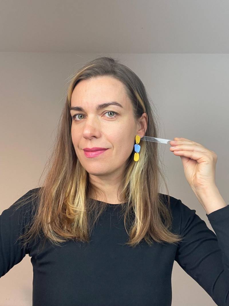 Hanging Earrings Golden & Periwinkle Polymer Clay Statement Earring Elegant Organic Shaped Long Aesthetic von WowLookAtYou