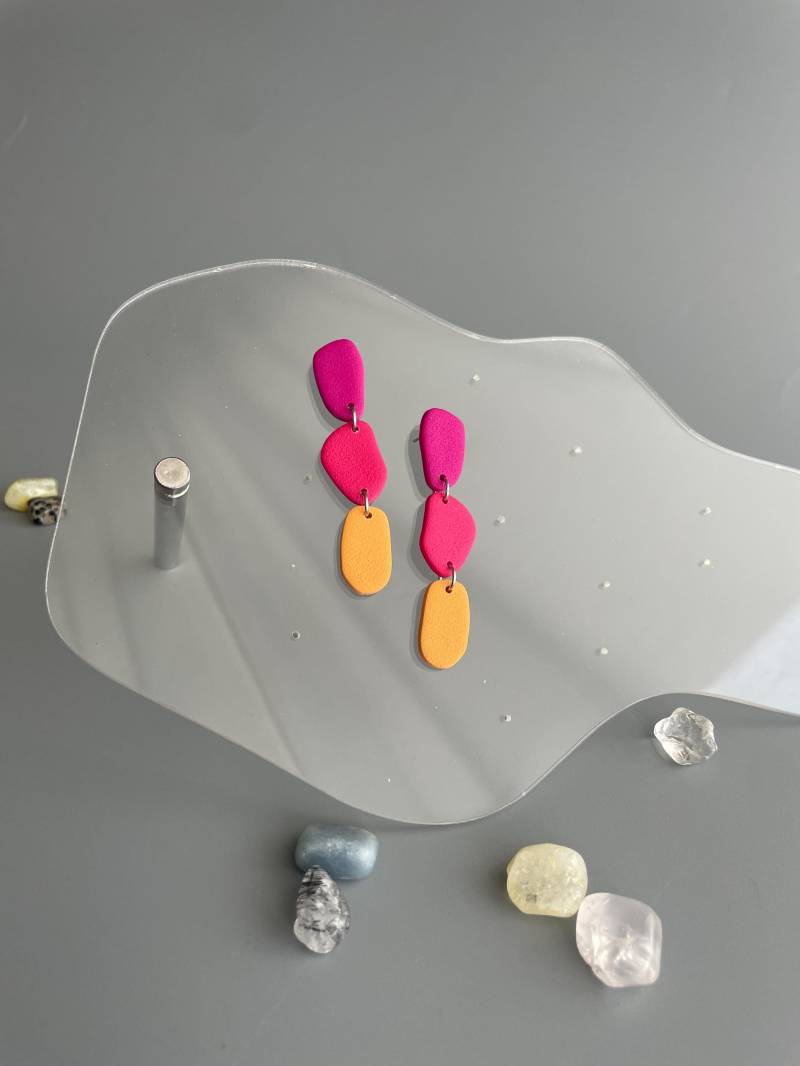 Hanging Earrings Polymer Clay Statement Earring Magenta Raspberry & Light Orange Colorful Organic Shaped Vibrant von WowLookAtYou