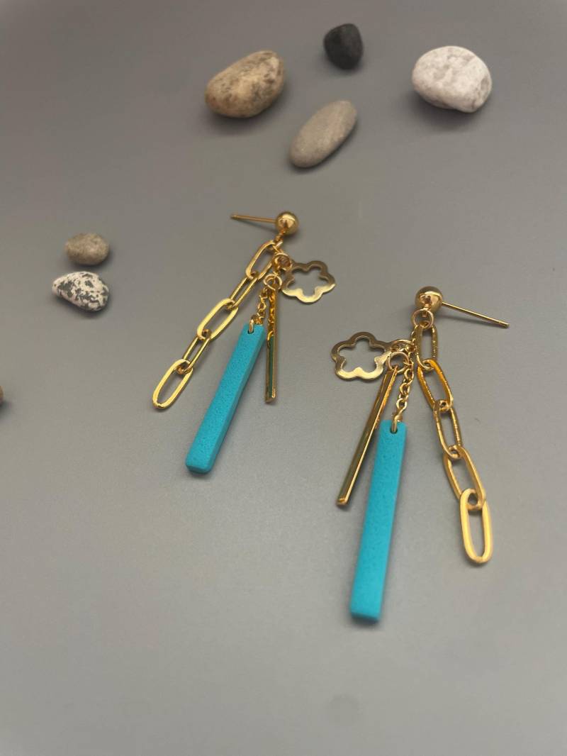 Hanging Earrings Turquoise Blue Polymer Clay Gold Plated Chains Flower Elegant Long Lightweight Floral Hanging Earrings Turquoise Blue Polymer Clay Gold Plated Chains Flower Elegant Long Lightweight Floral von WowLookAtYou