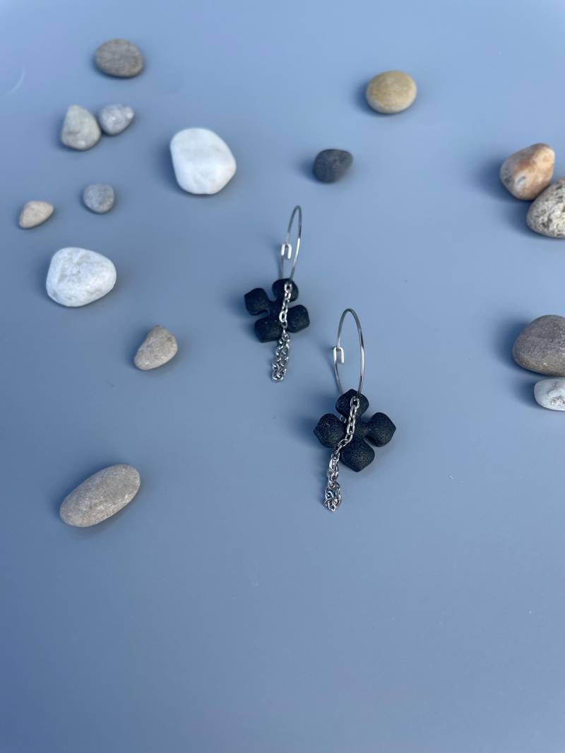 Hoop Earrings Of Black Polymer Clay Cross & Stainless Steel Hoops Chains Fimo Schmuck Gothic Style Eye-Catching Lightweight Hoop Earrings Of Black Polymer Clay Cross & Stainless Steel Hoops Chains Fimo Schmuck Gothic Style Eye-Catching Lightweight von WowLookAtYou
