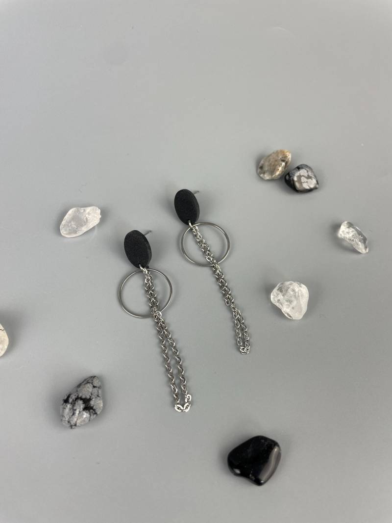 Black Earrings Dangly Black Polymer Clay With Stainless Steel Chain For Every Day Modern von WowLookAtYou