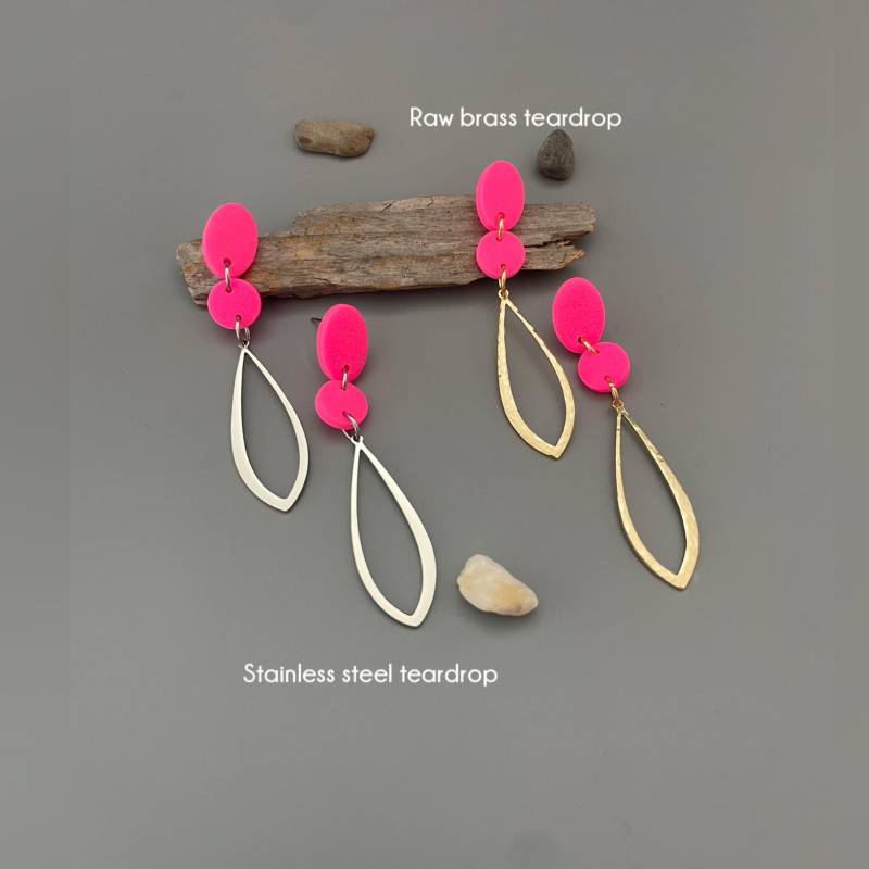 Long Earrings Dangly Hot Pink Polymer Clay Raw Brass Teardrop Statement Elegant Bright & Silver Hanging von WowLookAtYou