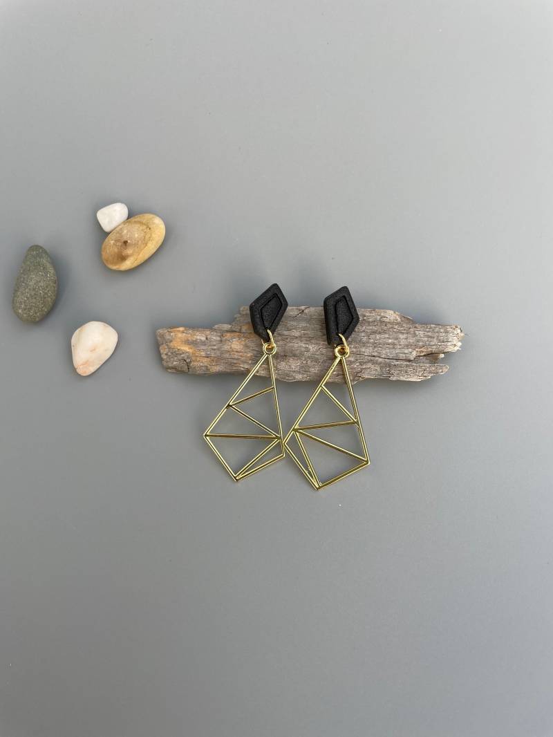 Long Geometric Earrings Black Polymer Clay Studs Gold Colored Triangles Eye-Catching Design Non-Bending Nails Stylish Gift For Her Black von WowLookAtYou