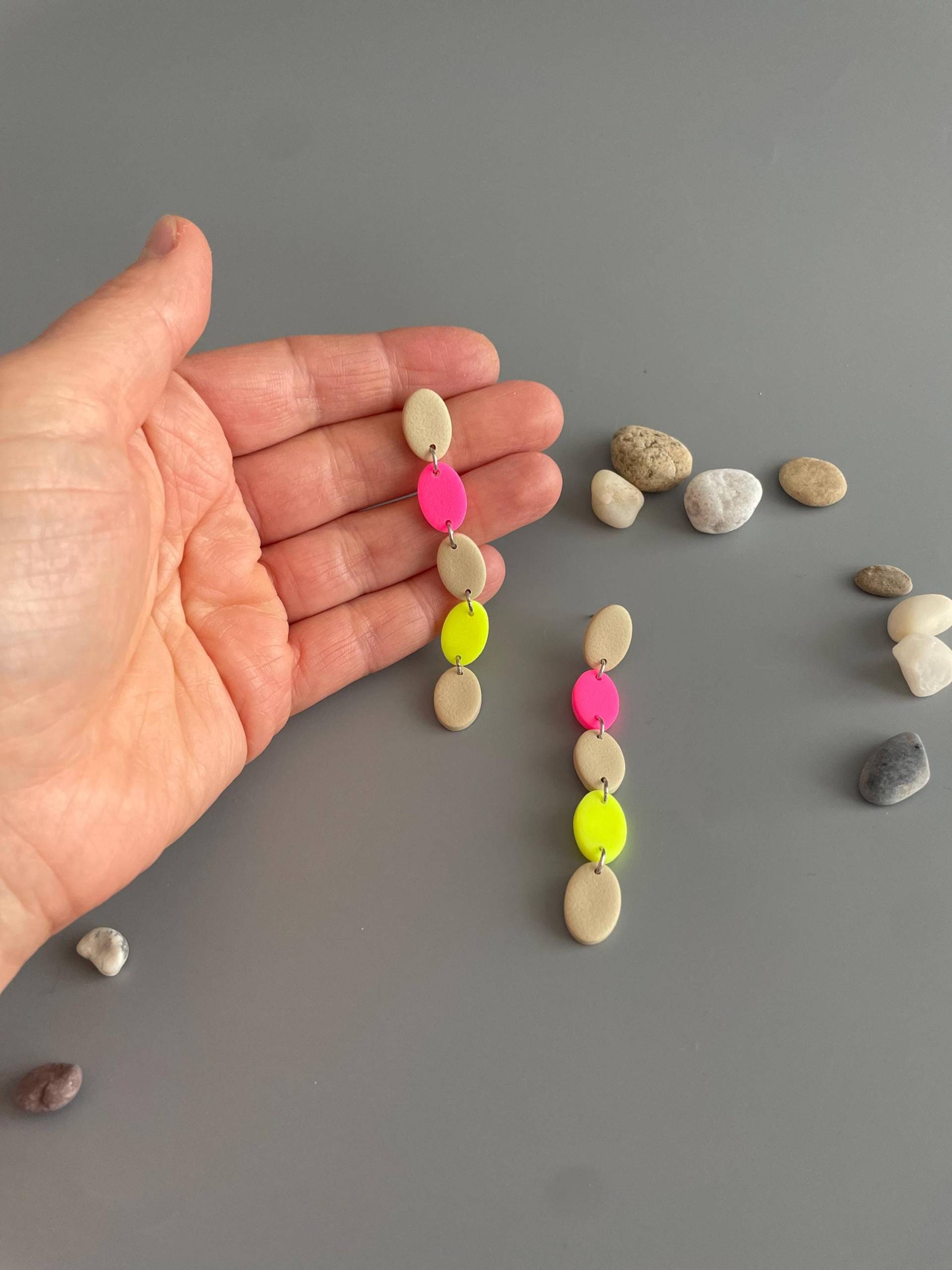 Long Vibrant Earrings Of Beige & Neon Polymer Clay Rounds Fimo Schmuck Regenbogen Birthday Gift For Her Dangly Colourful Long Vibrant Earrings Of Beige & Neon Polymer Clay Rounds Fimo Schmuck Regenbogen Birthday Gift For Her Dangly Colourful von WowLookAtYou