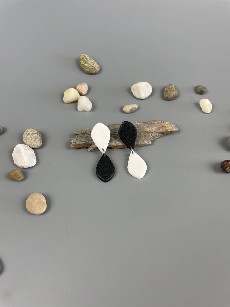 Black & White Earrings Studs Asymmetric Of Polymer Clay Eye-Catching For Everyday Mismatched Women Men von WowLookAtYou