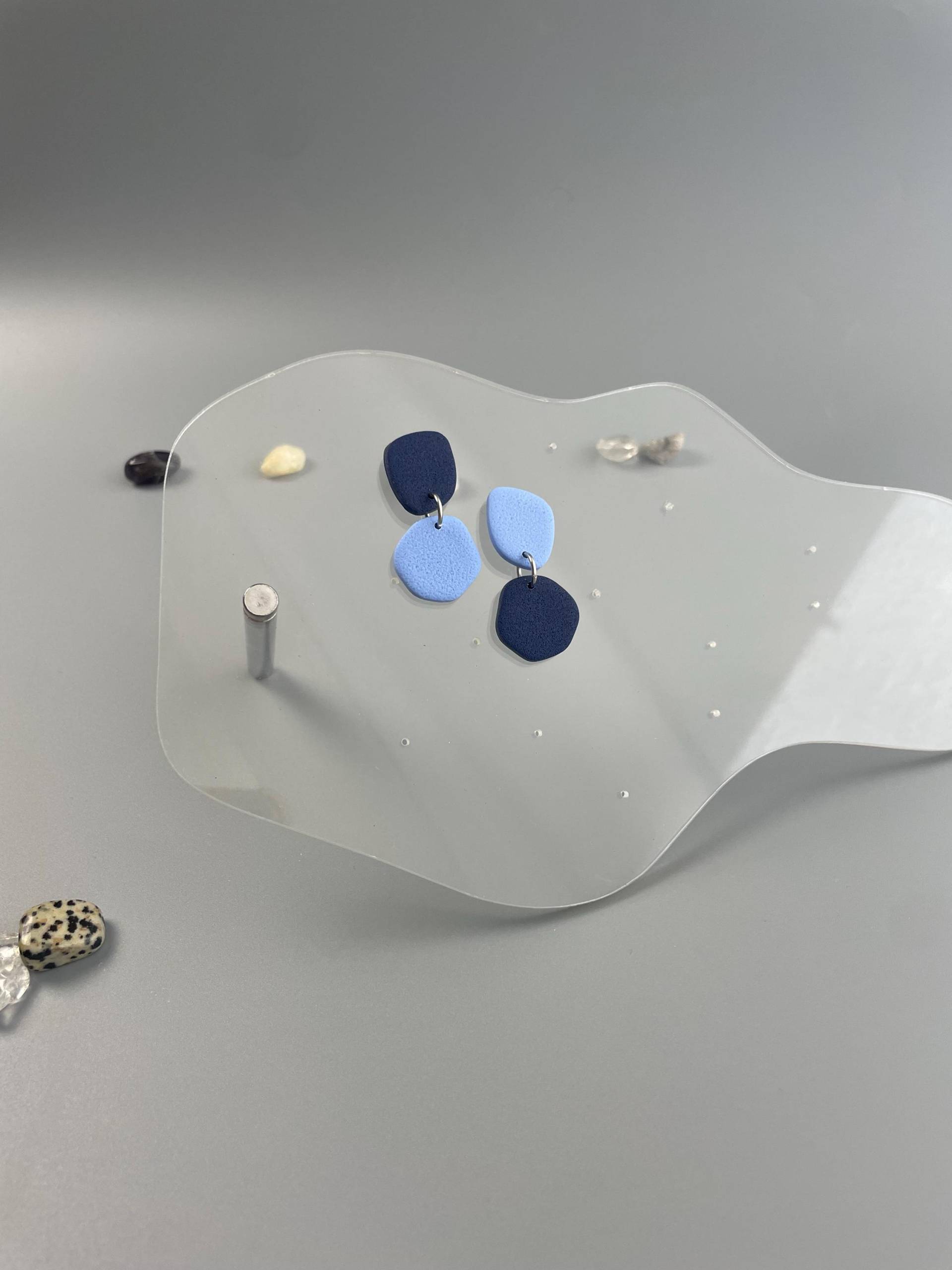 Mismatched Earrings Navy Blue & Periwinkle Polymer Clay Statement Studs Organic Shaped Eye Catch Stud von WowLookAtYou