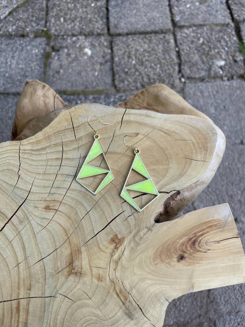 Neon Earrings Geometric Design Bright Modern Eye-Catching Resin Jewelry For Special Occasions Drop & Dangle Lightweight von WowLookAtYou