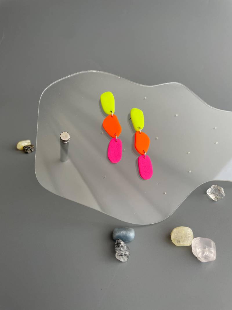 Neon Earrings Statement Of Polymer Clay Neon Orange Hot Pink Organic Shaped Lightweight Drop & Dangle For Her Vibrant Design von WowLookAtYou