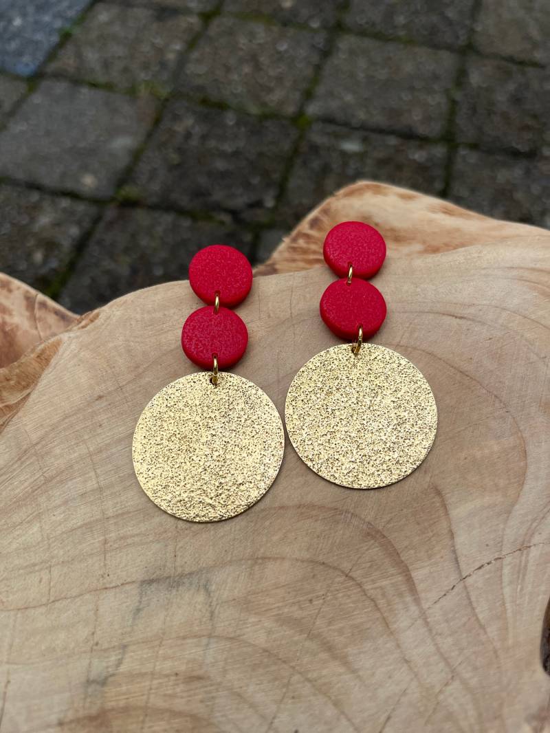 Red Sparkly Earrings Of Polymer Clay & Shimmer Raw Brass Rounds Birthday Gift For Her Rot Fimo Schmuck Elegant Evening von WowLookAtYou