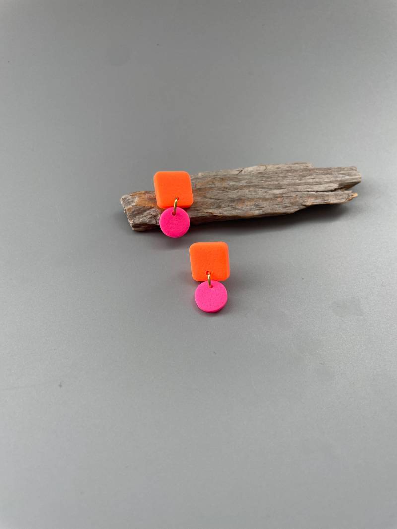 Small Neon Stud Earrings Hot Pink & Orange Polymer Clay For Everyday Square Studs Bright Lightweight Earring Colorful Vibrant Design von WowLookAtYou
