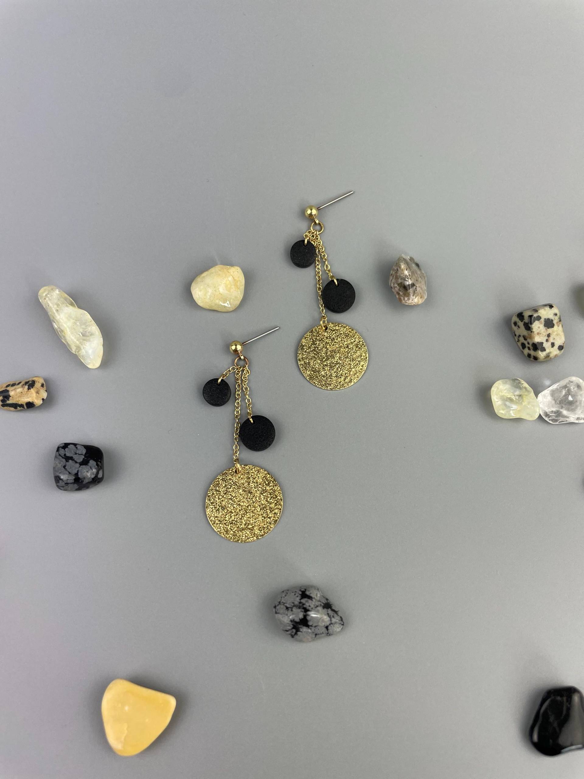Sparkle Earrings Raw Brass Rounds Chain Black Polymer Clay Lightweight Dangle Ball Studs Modern Design Eye-Catching Sparkle Earrings Raw Brass Rounds Chain Black Polymer Clay Lightweight Dangle Ball Studs Modern Design Eye-Catching von WowLookAtYou
