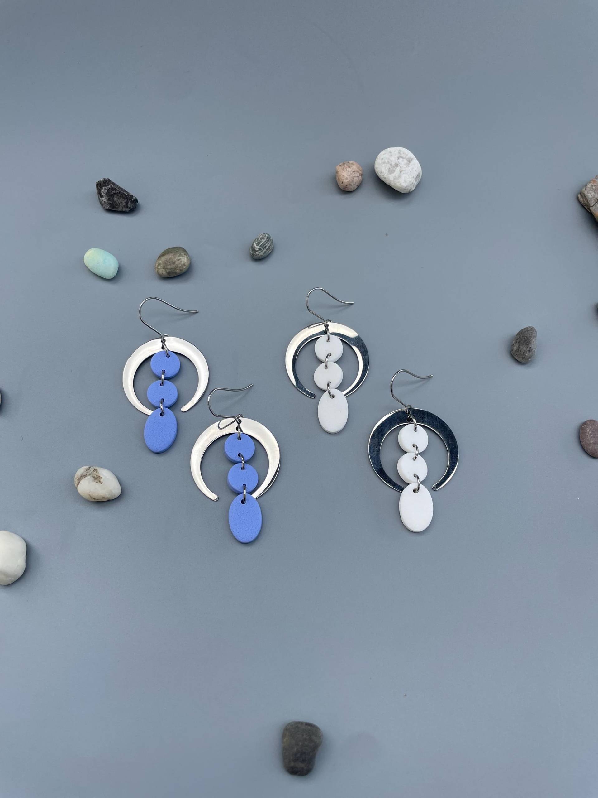 Statement Earrings White Polymer Clay Periwinkle Stainless Steel Сrescent Moon Fimo Schmuck Royal Blue Vibrant Design Eye-Catching Statement Earrings White Polymer Clay Periwinkle Stainless Steel Сrescent Moon Fimo Schmuck Royal Blue Vibrant Design Eye-Catching von WowLookAtYou