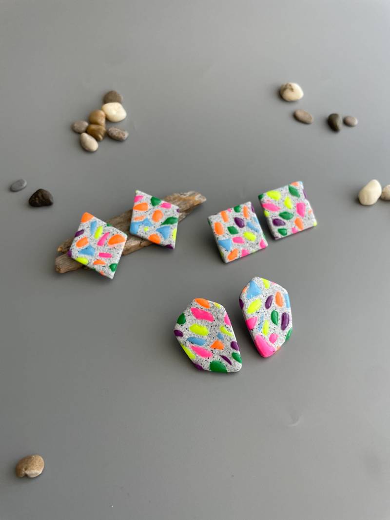 Big Tactile Stud Earrings Lightweight Colorful Patterned Polymer Clay Statement Geometric Vibrant Studearrings For Her Modern Jewelry Gift von WowLookAtYou