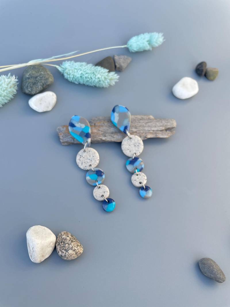 statement Earrings Blue Beige Turquoise Abstract Pattern Polymer Clay Long Dangle Fimo Schmuck Non-Bending Nails Ohrringe Bunt von WowLookAtYou