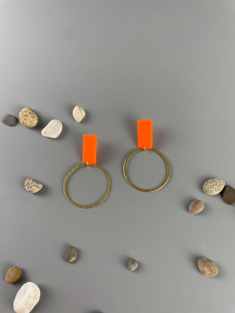 statement Earrings Neon Orange Bright Sparkly Circles Of Raw Brass Fimo Schmuck Big Lightweight Gift For Her von WowLookAtYou