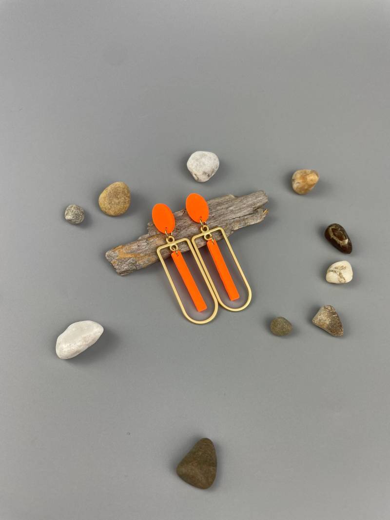 statement Earrings Of Neon Orange Polymer Clay With Alloy Matt Gold Geometric Charm Fimo Schmuck Bright Dangly Hot von WowLookAtYou
