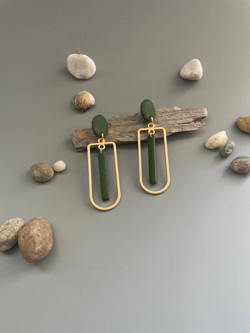 statement Earrings Olive Green Polymer Clay Matte Gold Geometric Fimo Schmuck Handmade Gift Modern Lightweight Earrings Trendy von WowLookAtYou