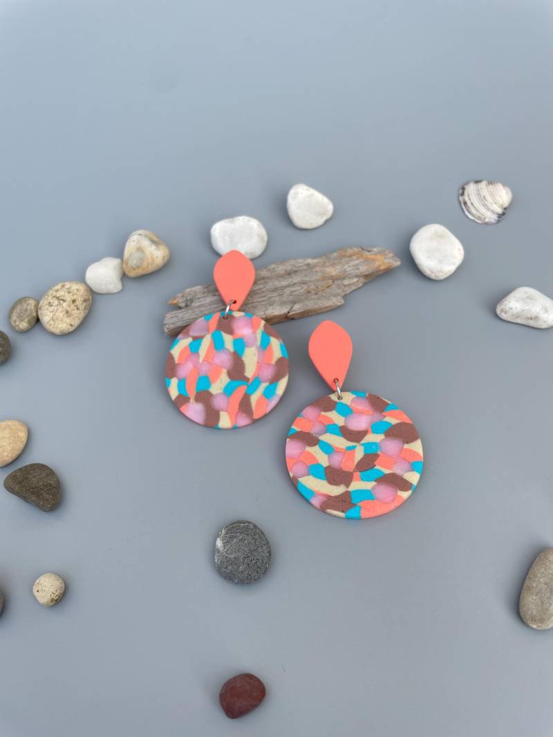 statement Earrings Pink Beige Polymer Clay Abstract Turquoise Pattern Big Round Eye-Catching Fimo Schmuck Non-Bending Nails von WowLookAtYou
