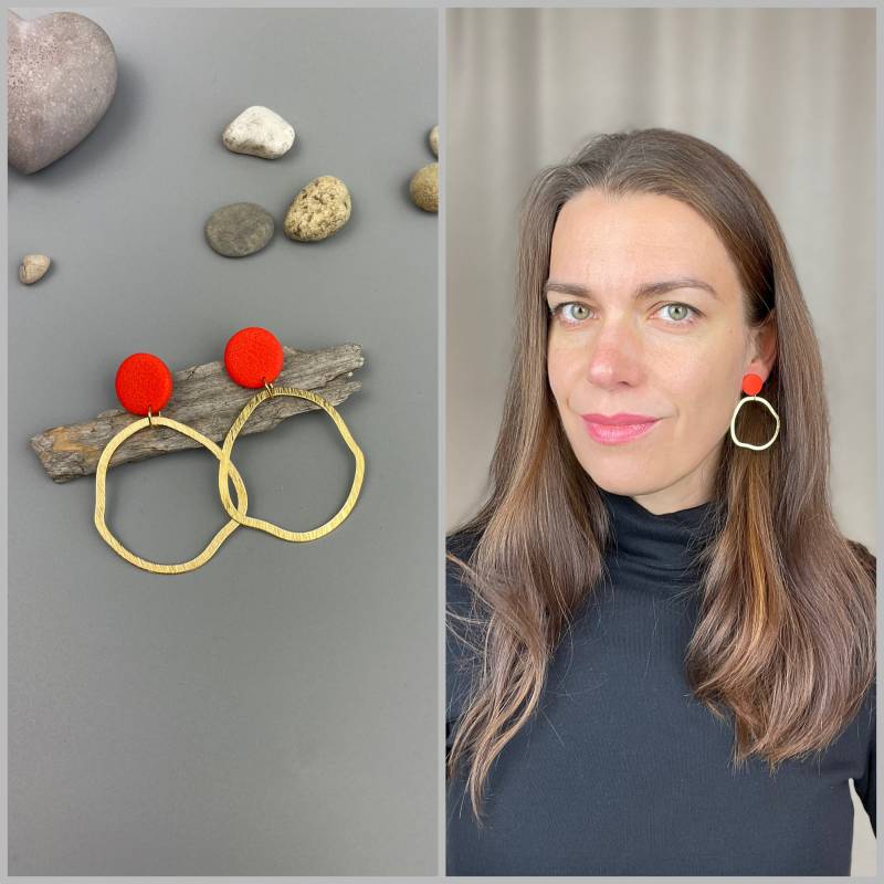 statement Earrings Poppy Red | Reddish Orange Polymer Clay Raw Brass Irregular Loops Lightweight Quirky von WowLookAtYou