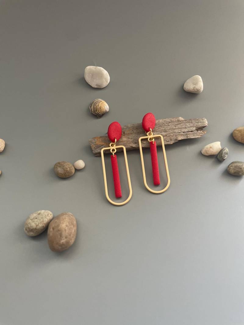 statement Earrings Red Polymer Clay Matte Gold Geometric Fimo Schmuck Handmade Gift Modern Lightweight Earrings Trendy Red For Special Event von WowLookAtYou