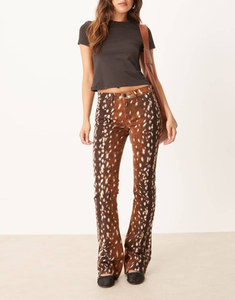 Wrangler - Bootcut-Jeans mit Hirschfellmuster-Braun von Wrangler