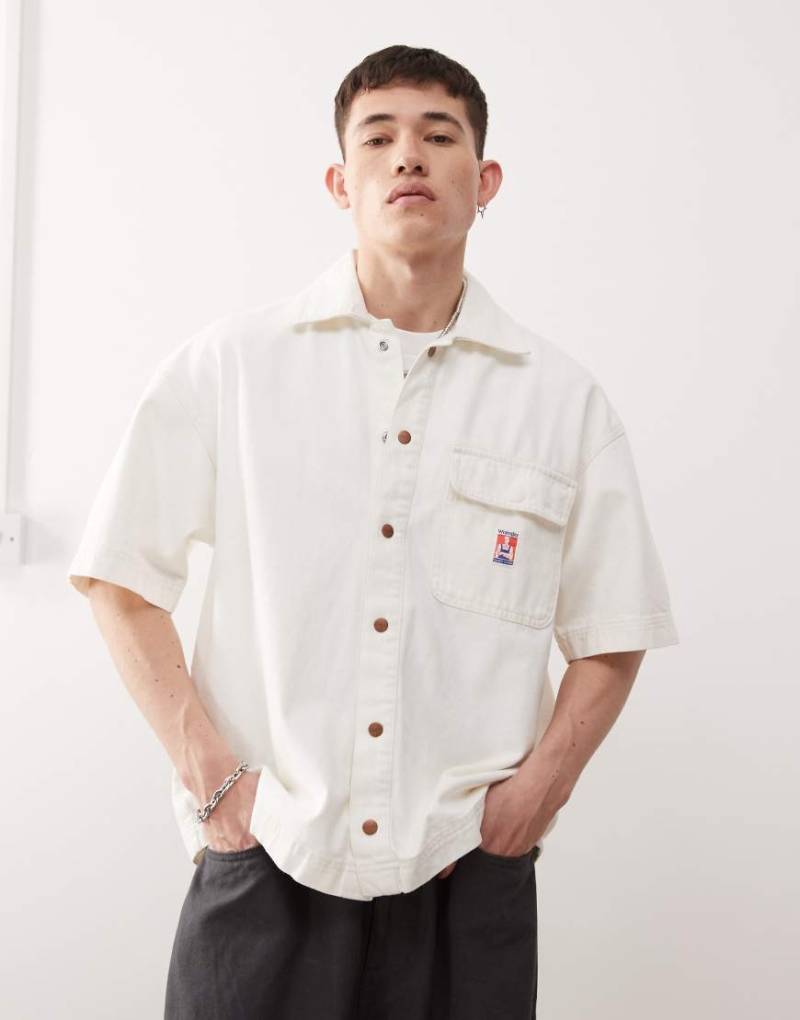 Wrangler - Casey Jones - Kurzärmlige, lockere Workwear-Hemdjacke aus Twill in Ecru-Neutral von Wrangler